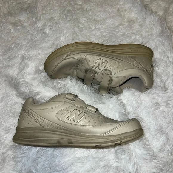 New Balance 577 Tan Men’s Walking Shoe Velcro detail size 9 - Picture 1 of 7